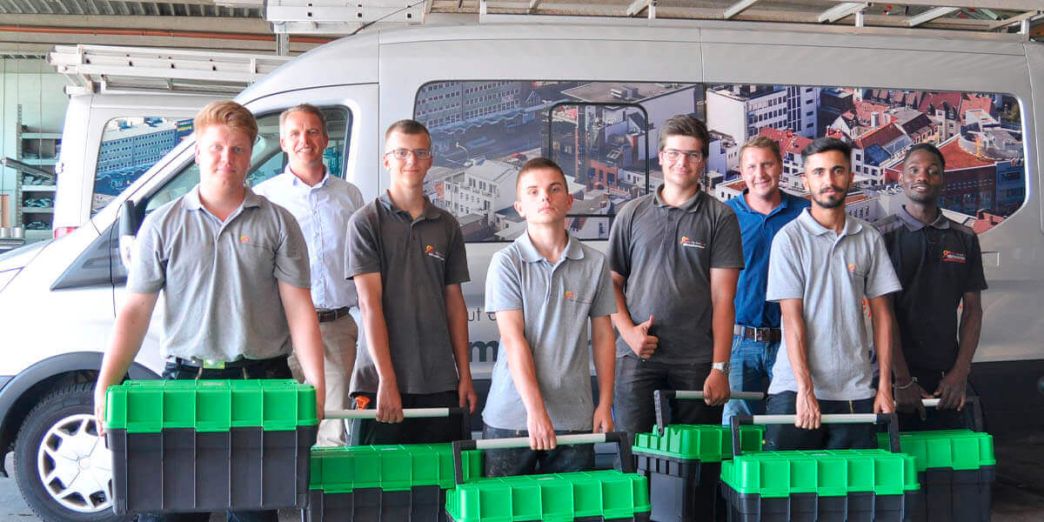 Sechs junge Männer starten Ausbildung